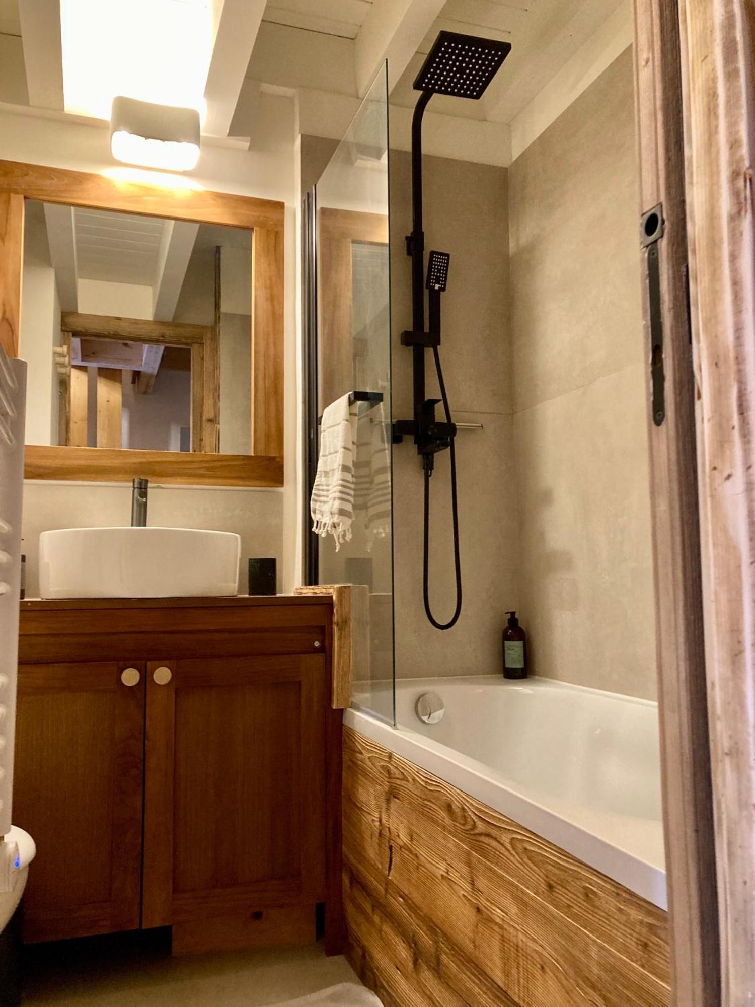 Appartement Ensoleille Aux Tines, Vue Massif 샤모니 외부 사진